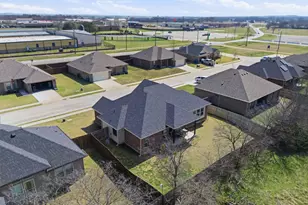 711 Hadley Ln, Valley View, TX 76272 - Photo 37