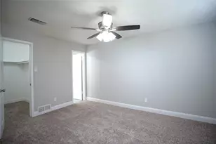 619 Todd Ct, Burleson, TX 76028 - Photo 9