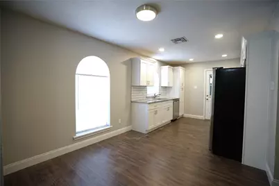 619 Todd Court, Burleson, TX 76028 - Photo 5