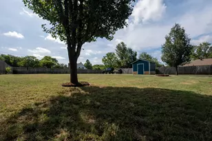 109 S Shaw St, Tom Bean, TX 75489 - Photo 15