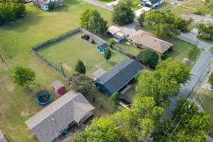 109 S Shaw St, Tom Bean, TX 75489 - Photo 21