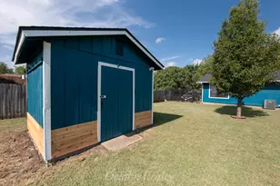 109 S Shaw St, Tom Bean, TX 75489 - Photo 15