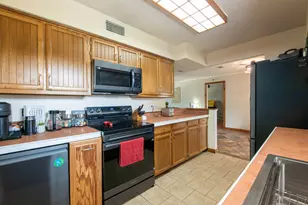109 S Shaw St, Tom Bean, TX 75489 - Photo 9