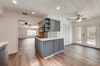 909 Egyptian Way, Grand Prairie, TX 75050 - Photo 15