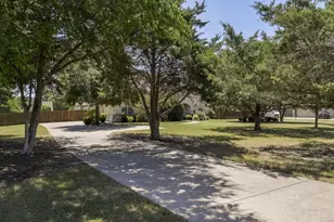 1320 N Creek Cir, Waxahachie, TX 75165 - Photo 3