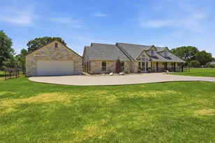 3102 Walnut Creek Pkwy, Granbury, TX 76049 - Photo 3