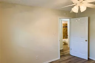 6406 Willow Springs Dr, Arlington, TX 76001 - Photo 13