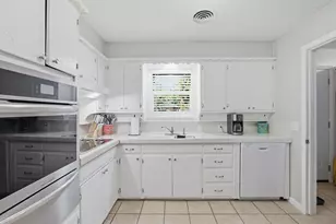 714 Decatur St, Bowie, TX 76230 - Photo 9