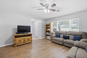 714 Decatur St, Bowie, TX 76230 - Photo 7