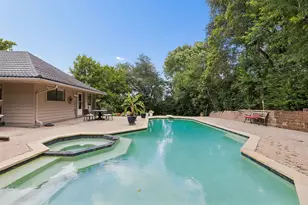 205 Balboa St, Irving, TX 75062 - Photo 3