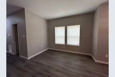 406 E Bonham Street, Tom Bean, TX 75491 - Photo 9