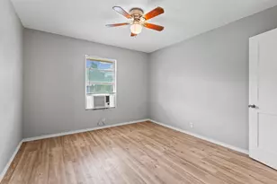 701 W Hull St, Denison, TX 75020 - Photo 11
