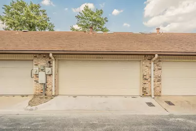 5945 Chimney Wood Circle, Fort Worth, TX 76112 - Photo 37