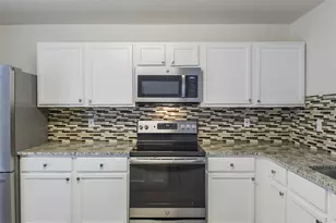 909 Anvil Creek Dr, Arlington, TX 76001 - Photo 5
