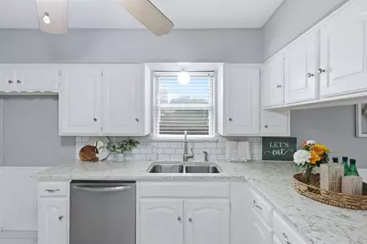 5536 Meadow Oak Street, North Richland Hills, TX 76180 - Photo 15