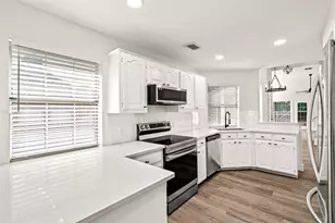 381 Arbor Ln, Euless, TX 76039 - Photo 9
