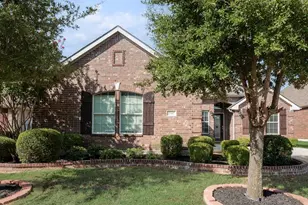 2347 Collin Dr, Grand Prairie, TX 75052 - Photo 5