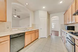 2347 Collin Dr, Grand Prairie, TX 75052 - Photo 9