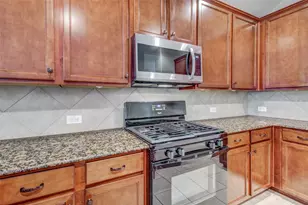 2100 Willow Creek Dr, Little Elm, TX 75068 - Photo 9