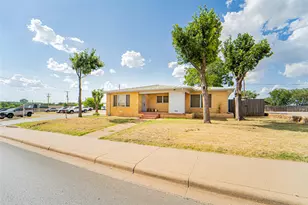 514 W Walker St, Breckenridge, TX 76424 - Photo 23