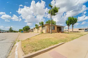 514 W Walker St, Breckenridge, TX 76424 - Photo 27