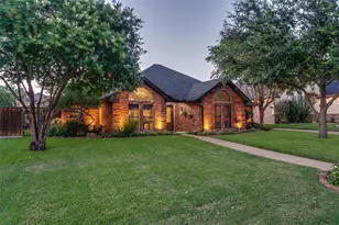 336 Shadow Wood Ln, Hurst, TX 76054 - Photo 3