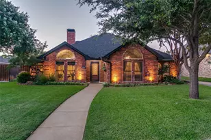 336 Shadow Wood Ln, Hurst, TX 76054 - Photo 5