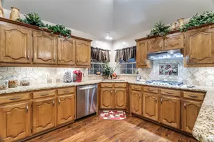 336 Shadow Wood Ln, Hurst, TX 76054 - Photo 13