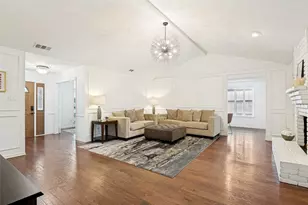 1005 De Pauw Dr, Arlington, TX 76012 - Photo 5