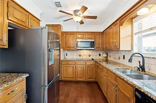 1005 De Pauw Dr, Arlington, TX 76012 - Photo 9