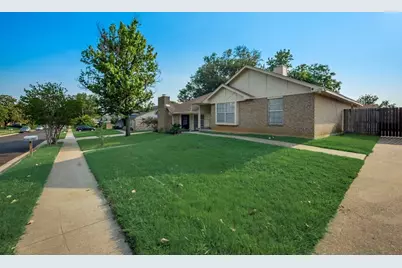 2925 Kathleen Lane, Euless, TX 76039 - Photo 3