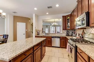 7852 Liverpool Ln, Irving, TX 75063 - Photo 11