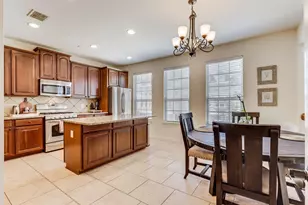 7852 Liverpool Ln, Irving, TX 75063 - Photo 9