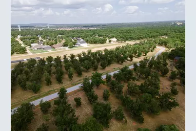 913 E Landings Drive, Granbury, TX 76049 - Photo 7