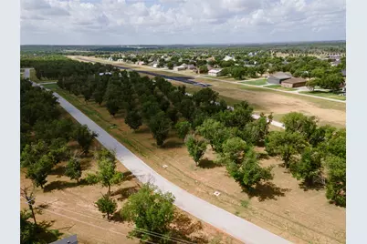 913 E Landings Drive, Granbury, TX 76049 - Photo 3