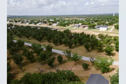 913 E Landings Drive, Granbury, TX 76049 - Photo 5