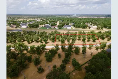 913 E Landings Drive, Granbury, TX 76049 - Photo 9