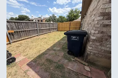 425 Signal Hill Court N, Fort Worth, TX 76112 - Photo 13