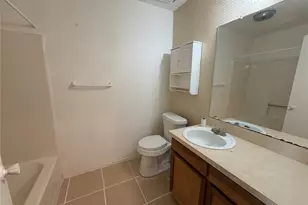 425 Signal Hill Ct N, Fort Worth, TX 76112 - Photo 9