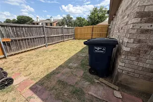 425 Signal Hill Ct N, Fort Worth, TX 76112 - Photo 13