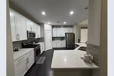 114 Woodridge Crossing, Clute, TX 77531 - Photo 9
