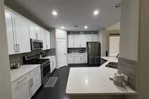 114 Woodridge Xing, Clute, TX 77531 - Photo 9