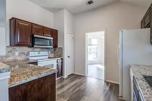 4500 Saddlebrook Dr, Carrollton, TX 75010 - Photo 7