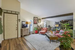 705 Bluebonnet Dr, Grand Prairie, TX 75052 - Photo 5