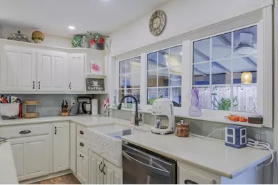 705 Bluebonnet Drive, Grand Prairie, TX 75052 - Photo 11