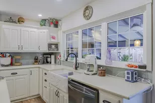 705 Bluebonnet Dr, Grand Prairie, TX 75052 - Photo 11