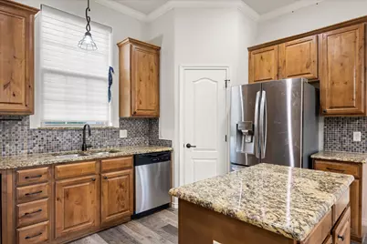 306 Knob Hill Drive, Granbury, TX 76048 - Photo 11