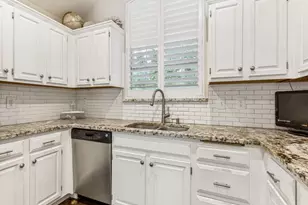 808 Canyon Valley Dr, McKinney, TX 75071 - Photo 9