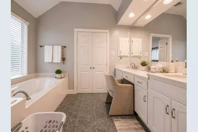 8708 Wellington Road, Irving, TX 75063 - Photo 11