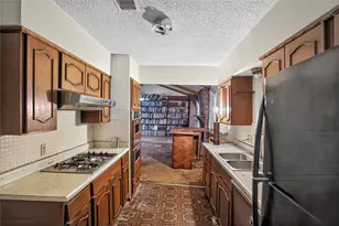2108 Barton Dr, Arlington, TX 76010 - Photo 9
